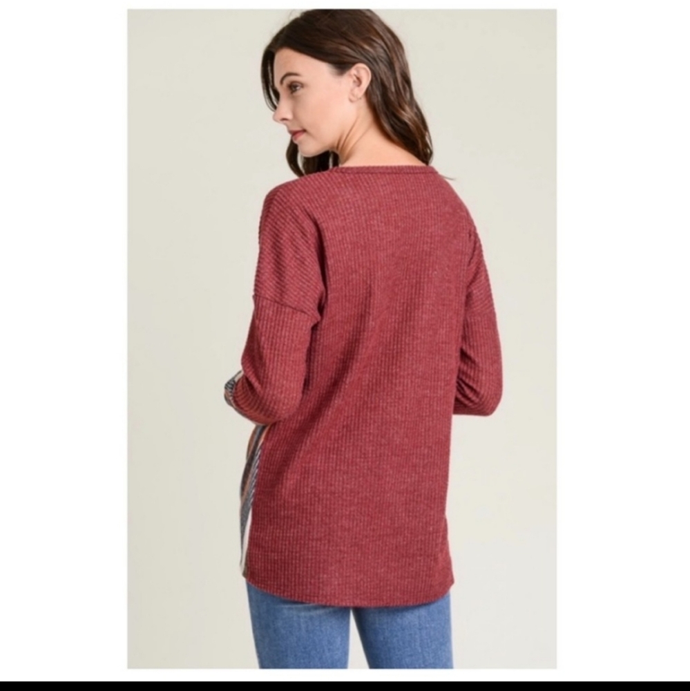 Contrast V neck button front top - Picture 4 of 6